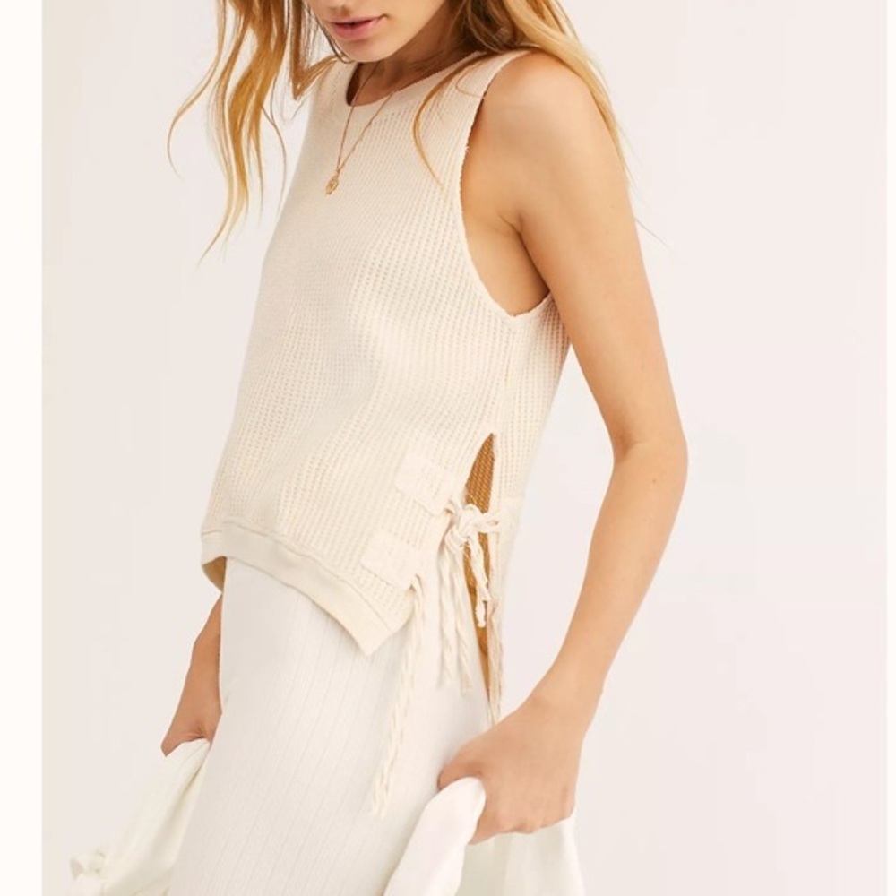Sleeveless Free People interlaken top, like new, size small, slightly cropped